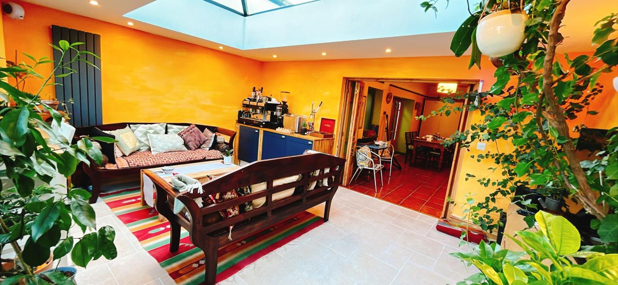 Funky Urban Jungle Bed & Breakfast Cardiff Exterior photo